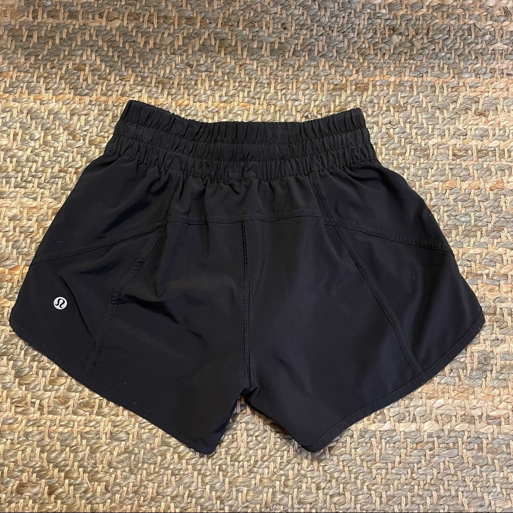 LULU LEMON tracker shorts 4”